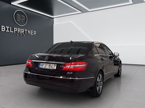 Mercedes-Benz E200 4 of 15