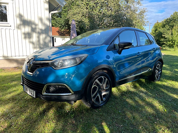 Renault Captur 3 of 5