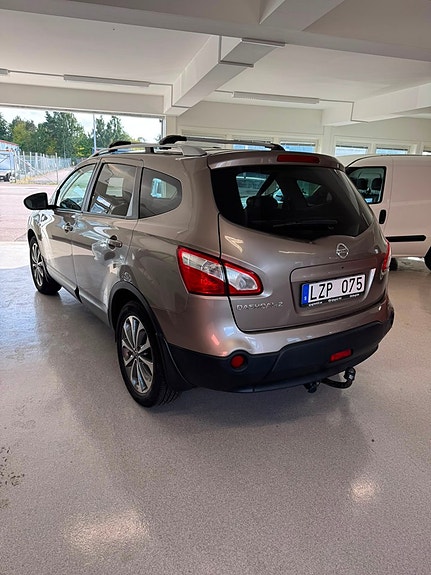 Nissan Qashqai+2 2 of 12