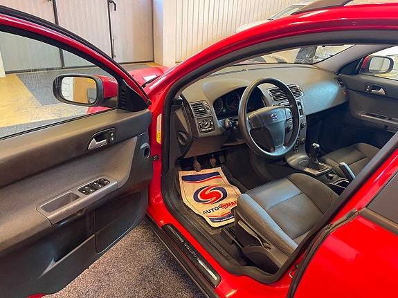 Volvo V50 8 of 10