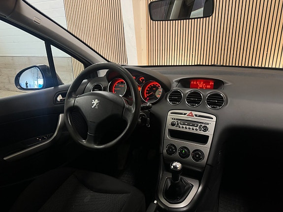 Peugeot 308 SW 8 of 12