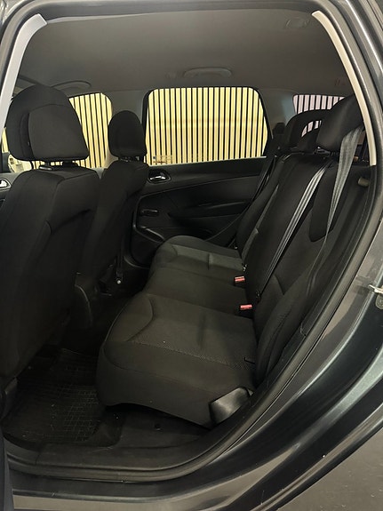 Peugeot 308 SW 12 of 12
