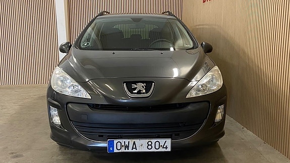Peugeot 308 SW 2 of 12