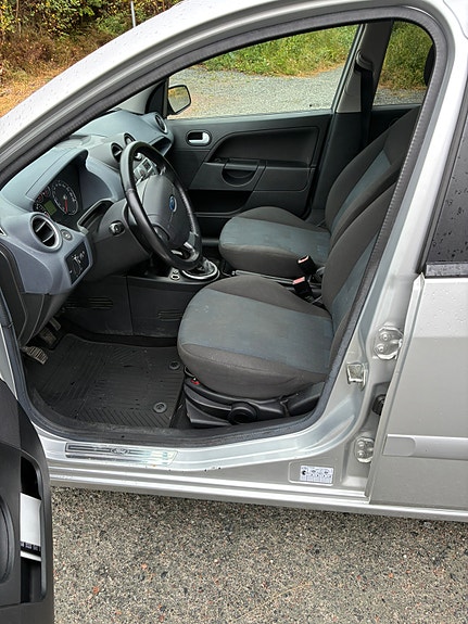 Ford Fiesta 5 of 7