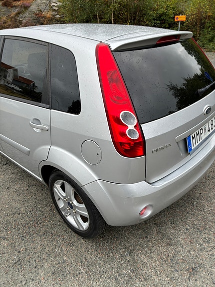 Ford Fiesta 4 of 7