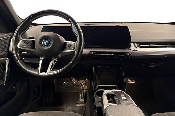 BMW iX1 8 of 18
