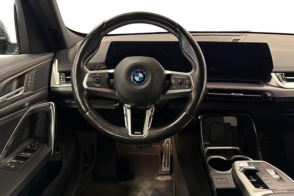 BMW iX1 9 of 18