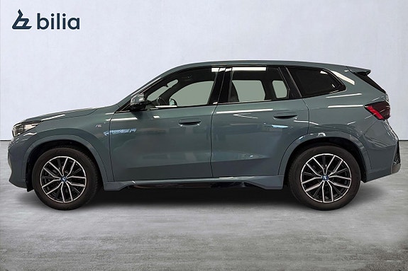 BMW iX1 3 of 18
