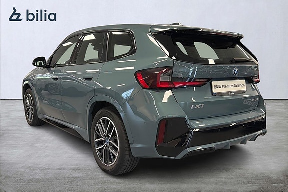 BMW iX1 2 of 18