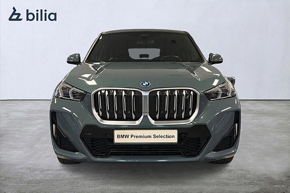 BMW iX1 5 of 18