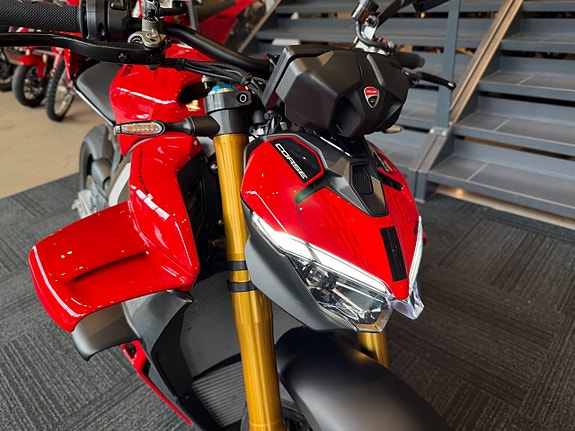 Ducati Streetfighter V4 S Corse *DEMO* 3 of 11