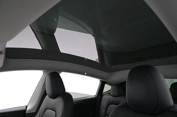 Tesla Model Y 20 of 27