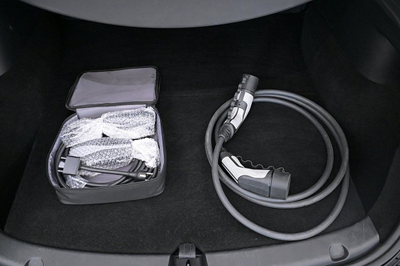 Tesla Model Y 24 of 27