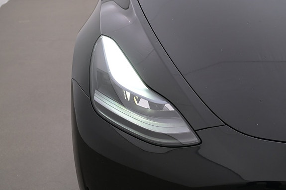 Tesla Model Y 26 of 27