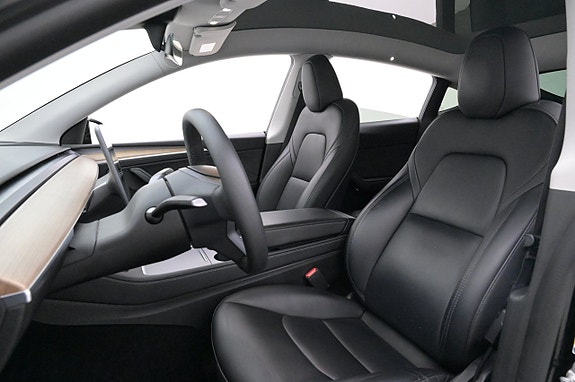 Tesla Model Y 9 of 27