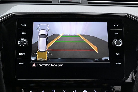 Volkswagen Passat 11 of 27