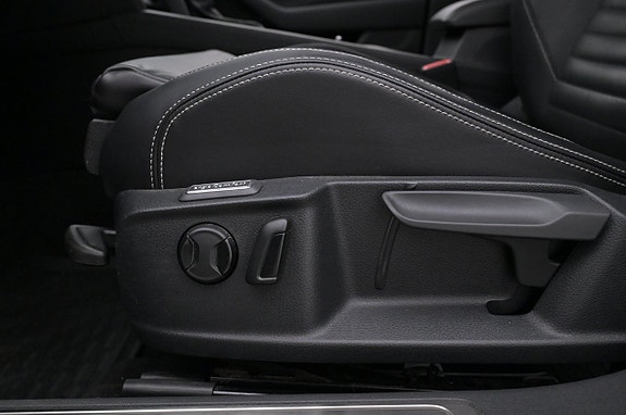 Volkswagen Passat 10 of 27