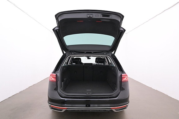 Volkswagen Passat 21 of 27