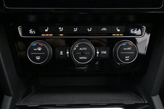 Volkswagen Passat 18 of 27