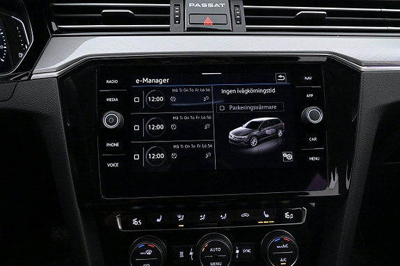 Volkswagen Passat 13 of 27
