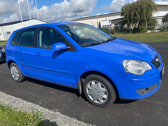 Volkswagen Polo 2 of 5