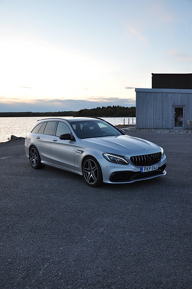 Mercedes-Benz C63 2 of 24