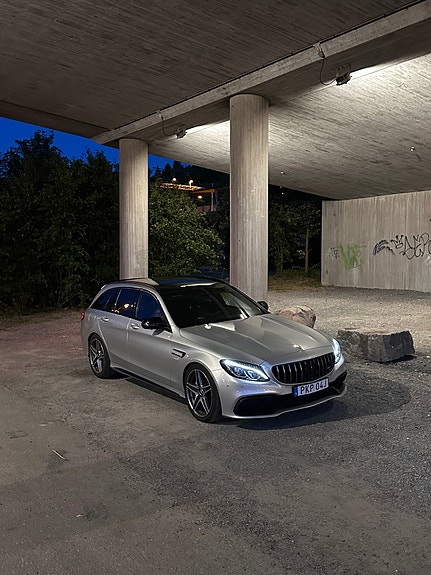 Mercedes-Benz C63 5 of 8