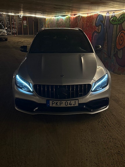 Mercedes-Benz C63 6 of 8