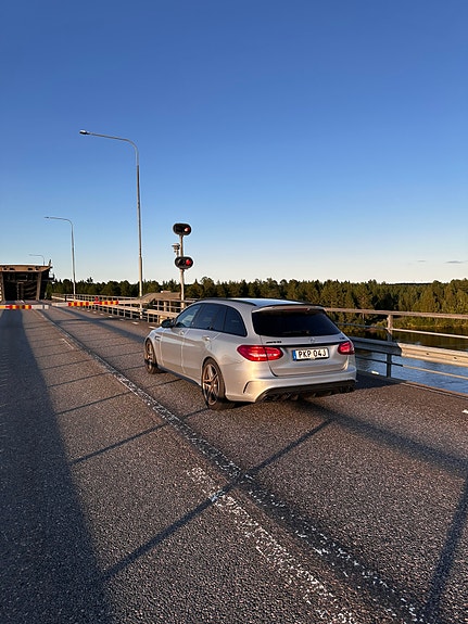 Mercedes-Benz C63 7 of 8