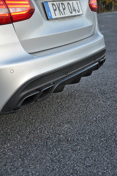 Mercedes-Benz C63 8 of 24