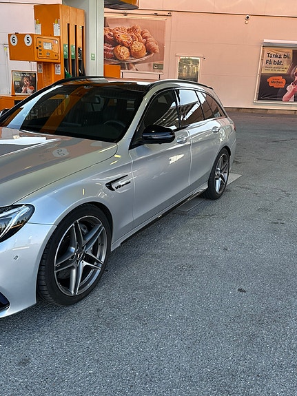 Mercedes-Benz C63 3 of 8