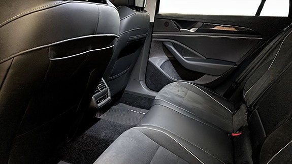 Volkswagen Passat 11 of 12