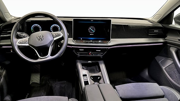 Volkswagen Passat 10 of 12