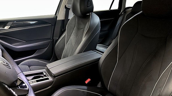 Volkswagen Passat 8 of 12