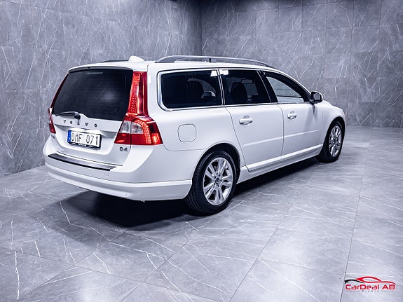 Volvo V70 7 of 28