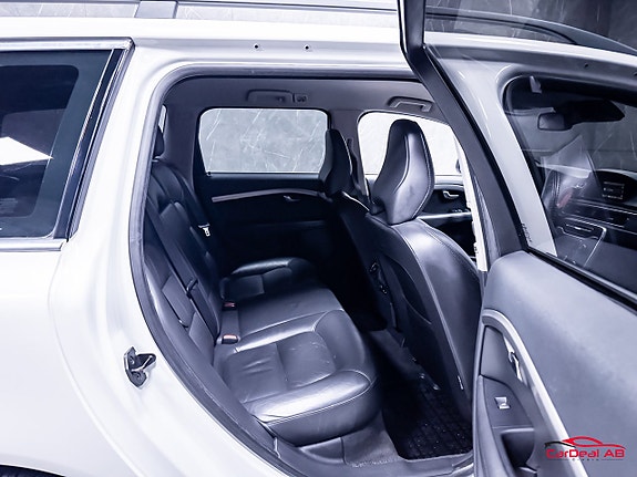 Volvo V70 16 of 28