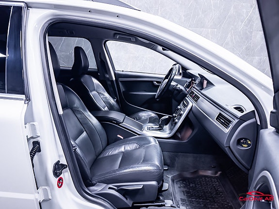 Volvo V70 15 of 28