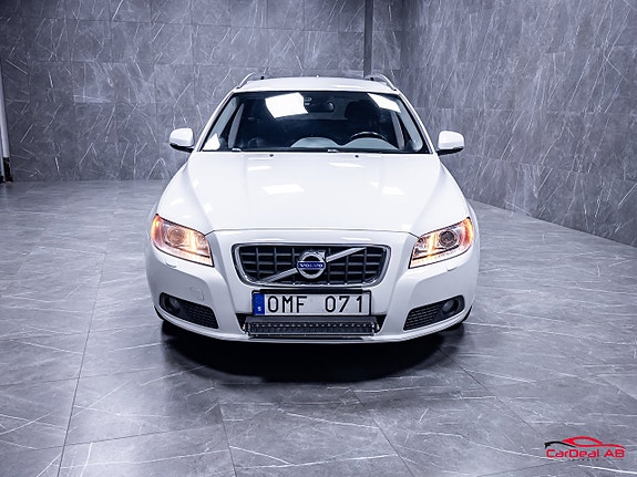 Volvo V70 2 of 28