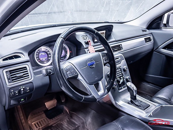 Volvo V70 12 of 28