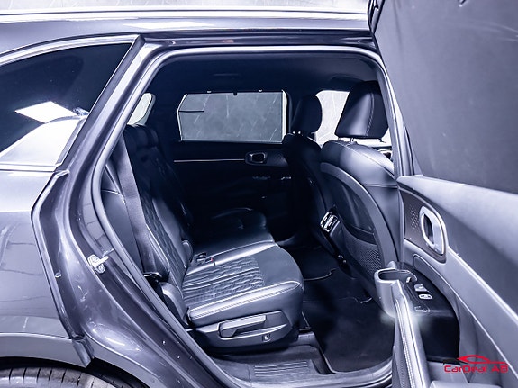 Kia Sorento 16 of 30
