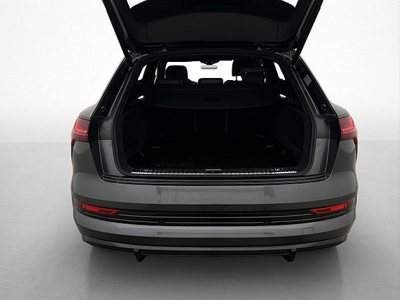 Audi e-tron 29 of 30