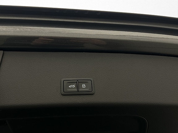 Audi e-tron 28 of 30