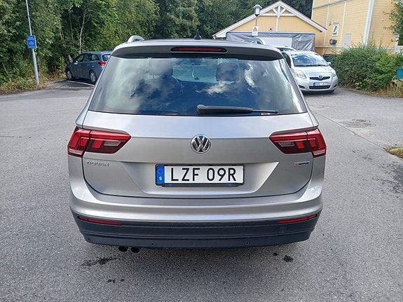 Volkswagen Tiguan 7 of 17