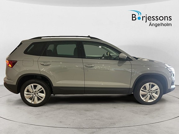 Skoda Karoq 2 of 12