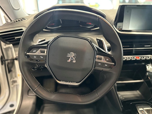 Peugeot 2008 13 of 16