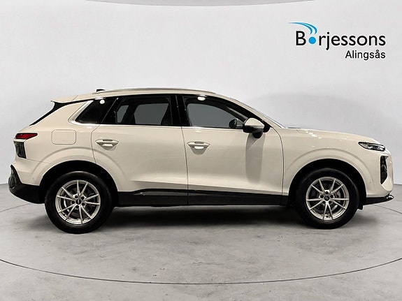 Audi Q3 2 of 14