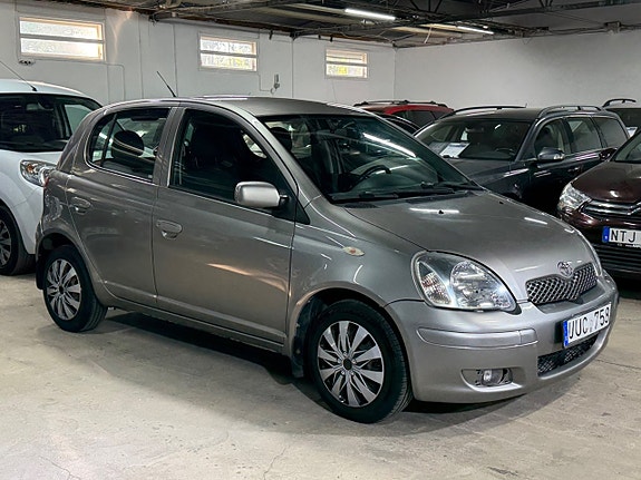 Toyota Yaris 2 of 13