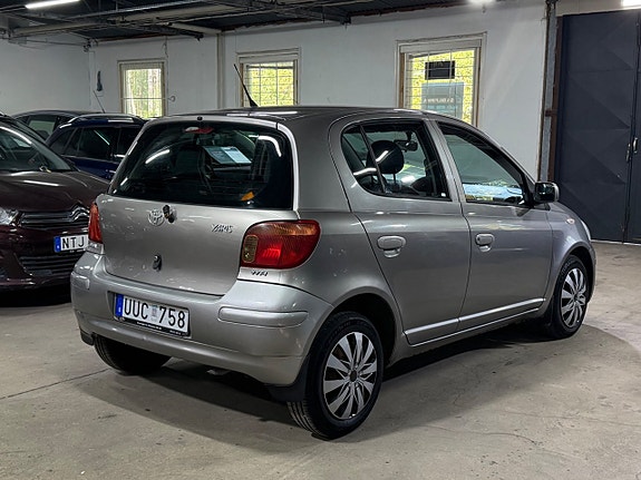 Toyota Yaris 4 of 13