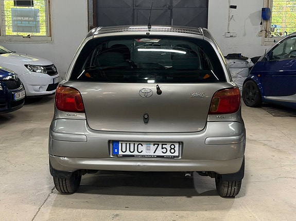 Toyota Yaris 5 of 13