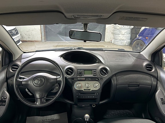 Toyota Yaris 11 of 13